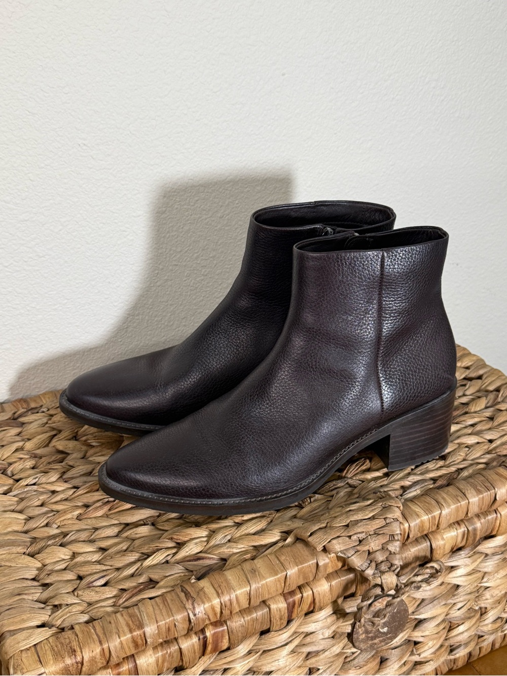 ECCO Women Brown Leather Ankle Booties Zip Almond Toe Rubber Sole Sz 10